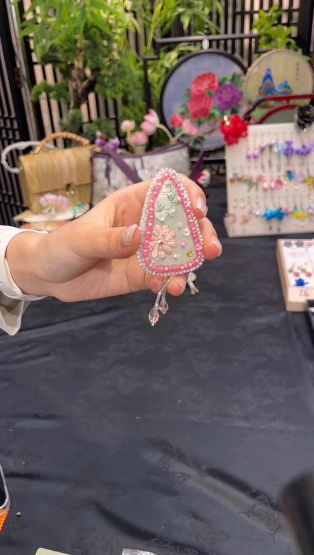 织绣哈*哈非遗手工苏绣饰品