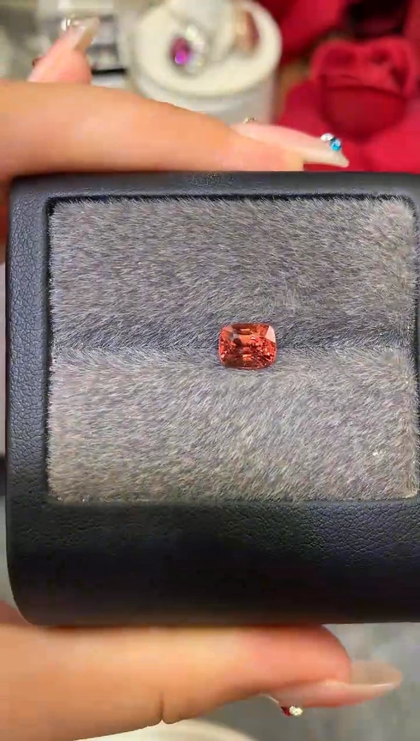 未镶嵌裸石定制尖晶石枕型 橙色调 1.61ct