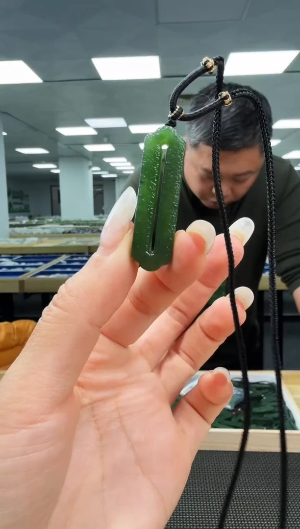 颈饰未镶嵌和田玉碧玉镂空方牌吊坠