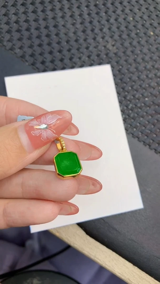 颈饰未镶嵌翡翠1