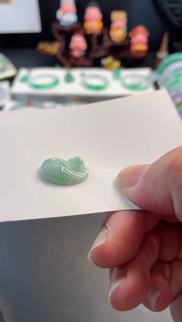 翡翠手镯未镶嵌宝*有纹裂