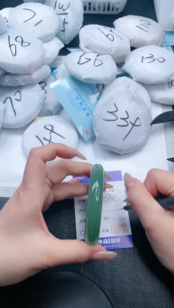 【闪购商品】石英质玉手镯未镶嵌19V56-58