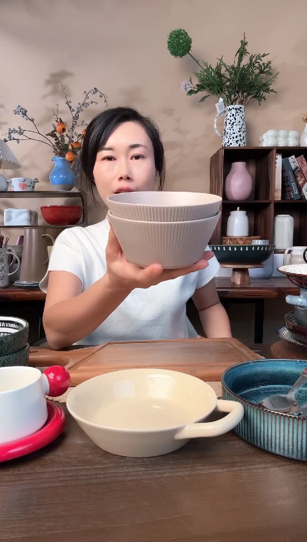 5.5英寸线条碗2只微瑕