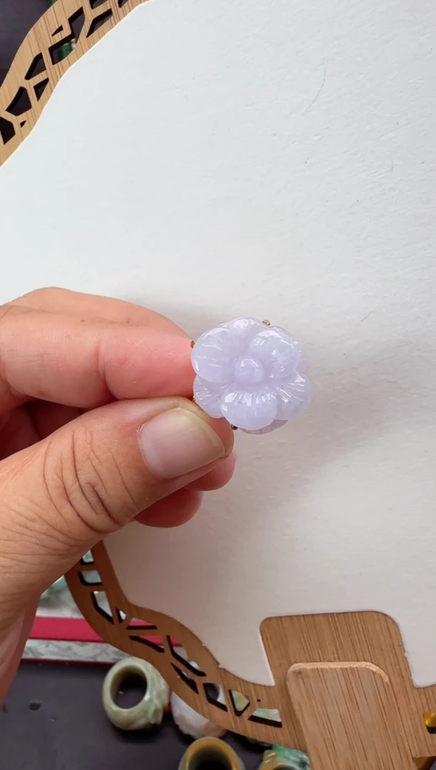 颈饰未镶嵌翡翠戒指