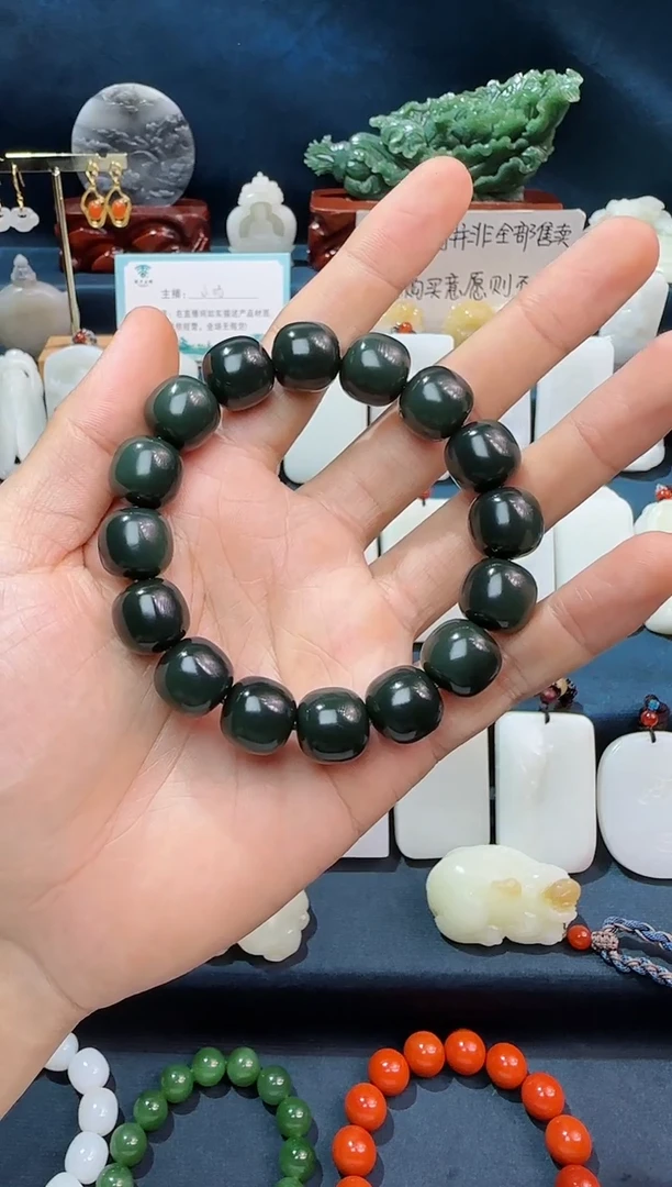 颈饰未镶嵌和田玉A***胡手串