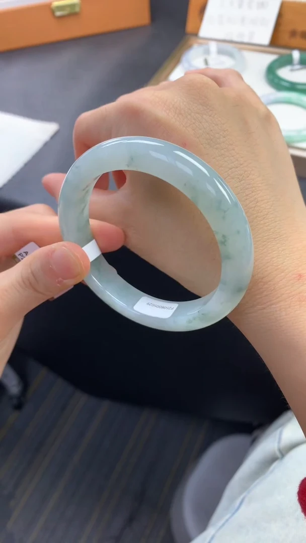 未镶嵌手镯翡翠退货需手镯吊牌标签完好 57正圈