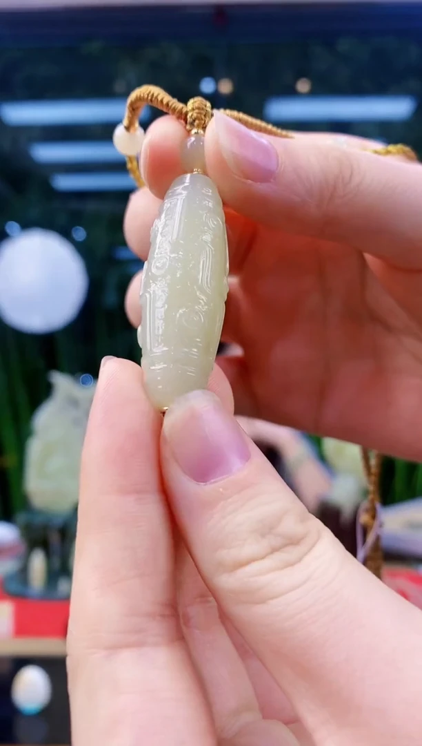 未镶嵌和田玉挂件闪购甘黄九眼约40mm