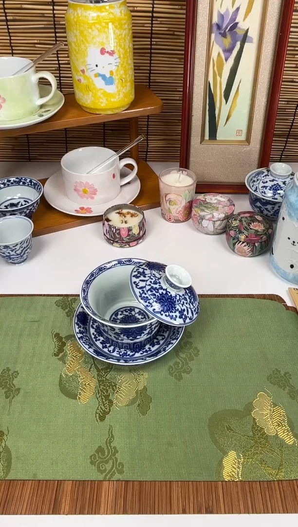 青花缠枝莲艾马蹄三才