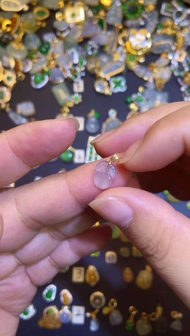 翡翠18K金镶嵌吊坠(不含链)2