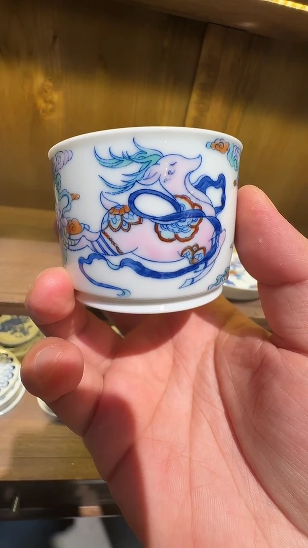 【初谨】青花斗彩九色鹿容天杯