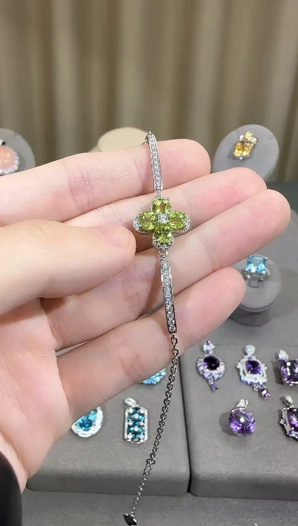 银S925镶嵌手链橄榄石5mm四叶花手链设计款