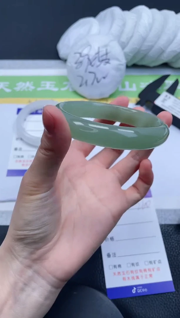 【闪购商品】石英质玉手镯未镶嵌A260-62+