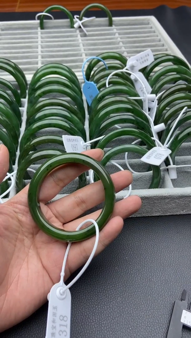 未镶嵌手镯和田玉（碧玉）83-58.6