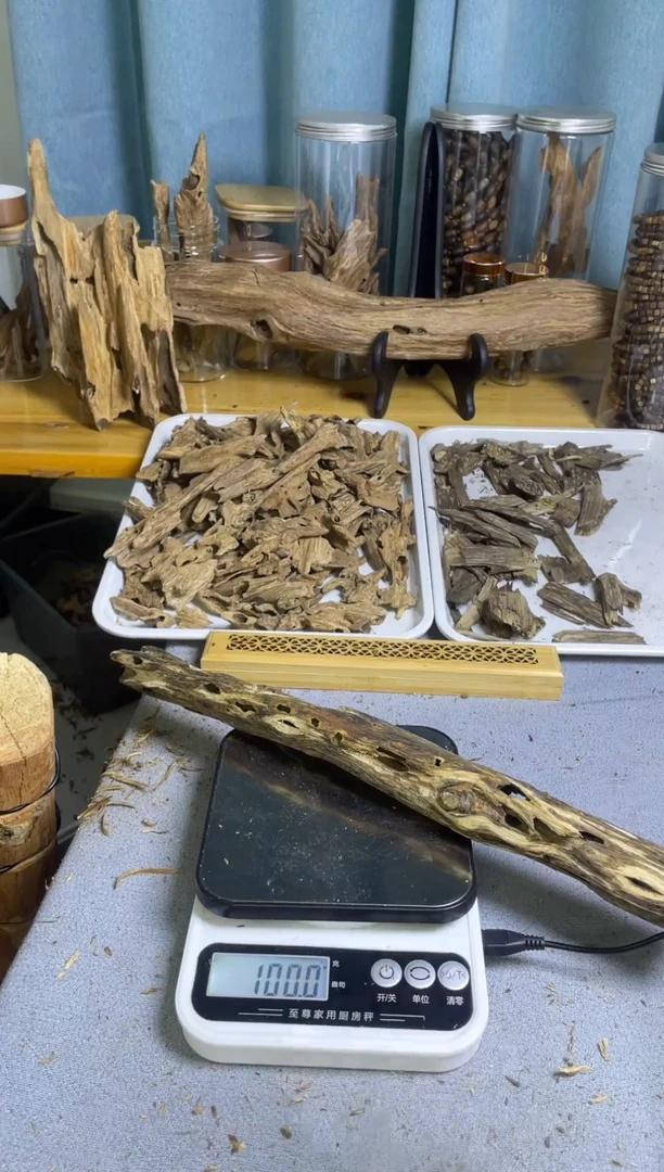 沉香沉香碎屑蓝宝石品种100克