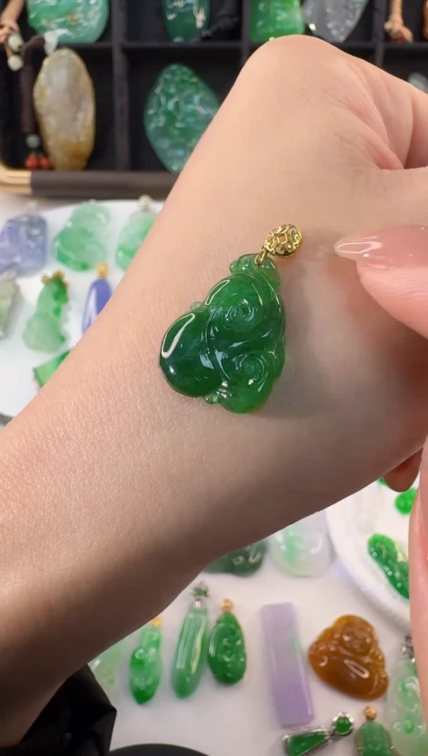 颈饰18K金镶嵌翡翠缅甸A货翡翠