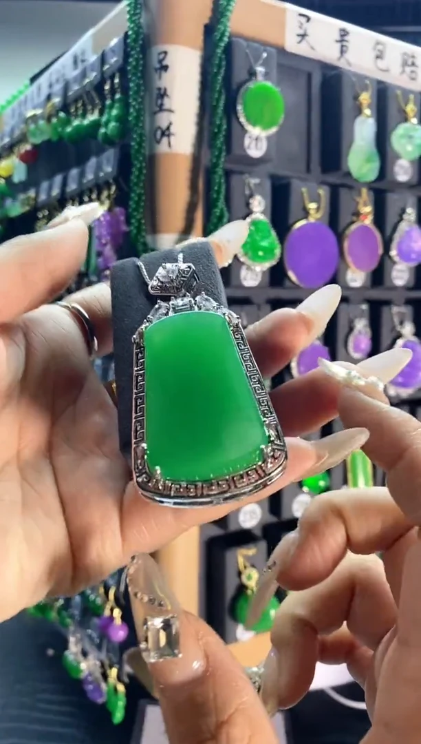 【闪购商品】翡翠耳饰银S925镶嵌212......