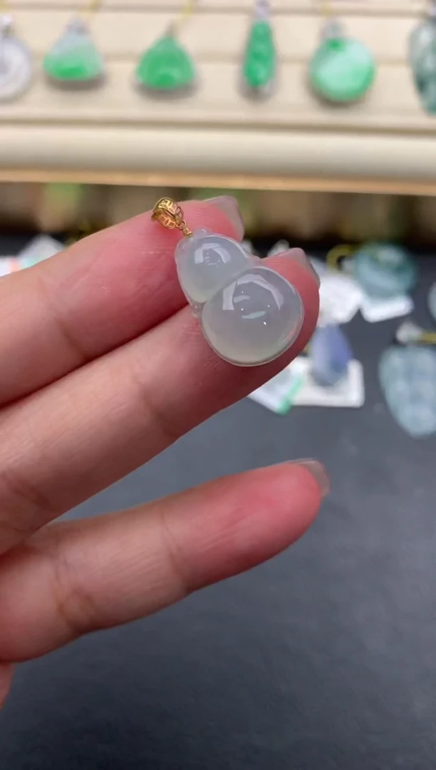 翡翠18K金镶嵌颈饰A131