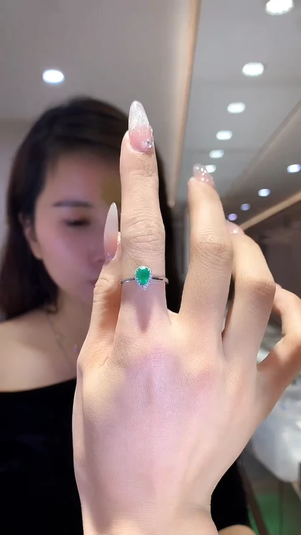 【闪购商品】祖母绿戒指18K金镶嵌70分祖母绿戒指