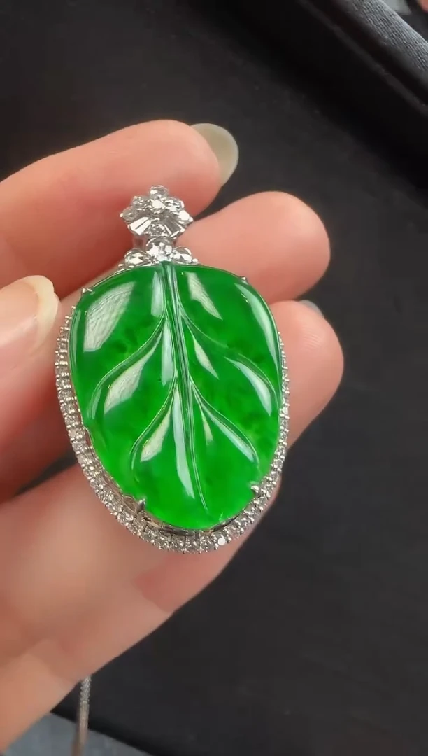 颈饰18K金镶嵌翡翠522叶子一个