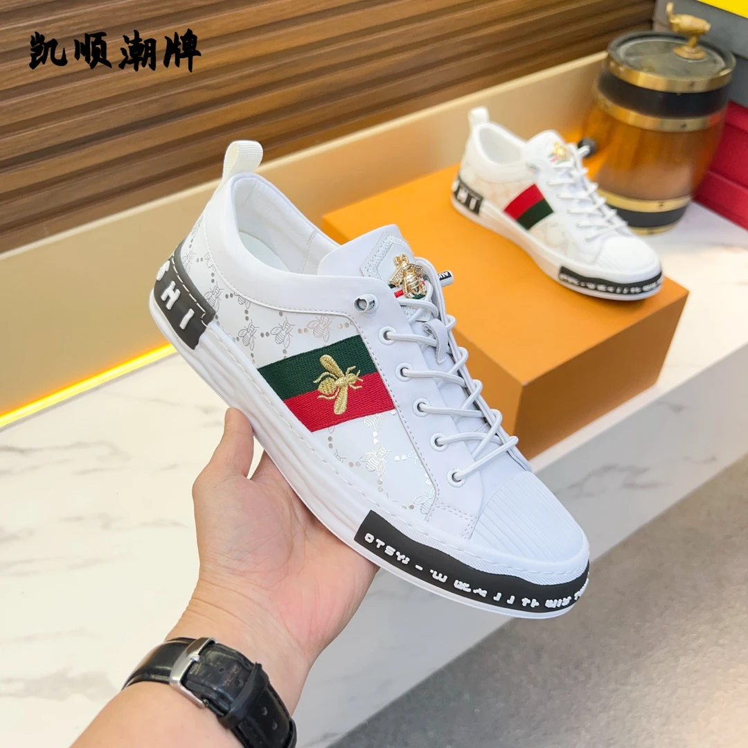 男鞋子爆款2025新款小蜜蜂轻奢时尚百搭夏季透气潮流印花运动潮鞋