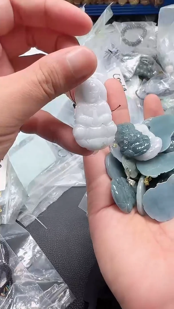 翡翠未镶嵌颈饰014瑕疵处理