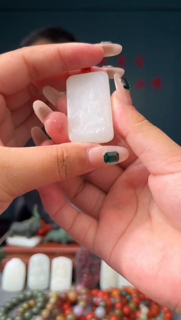 和田玉未镶嵌颈饰吊坠