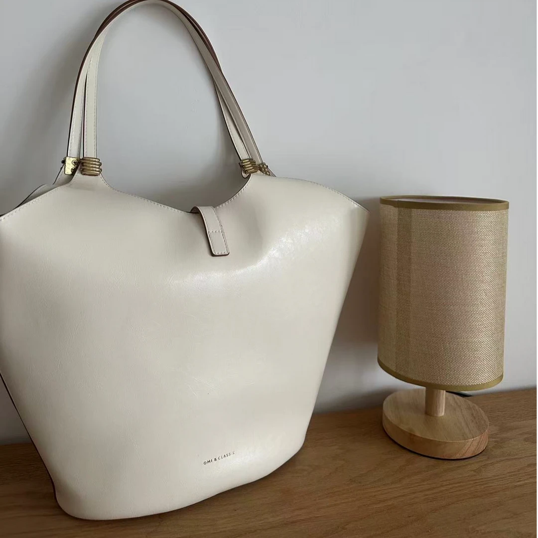 OMI/欧米2024夏季新款轻奢港风花瓣水桶包时尚简约小众单肩包