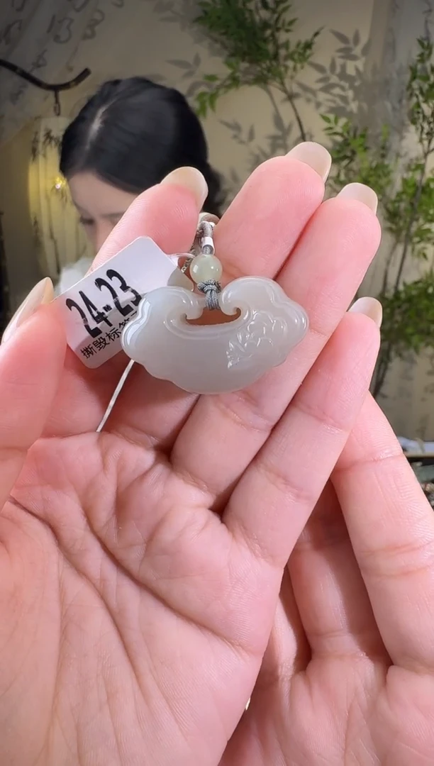 和田玉未镶嵌颈饰锁 23