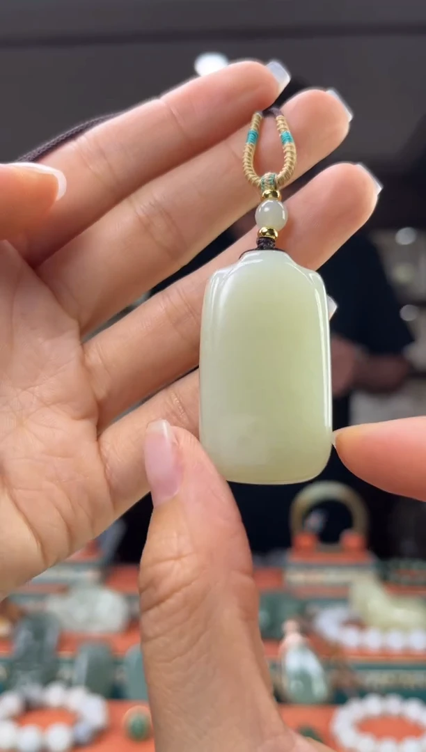和田玉未镶嵌颈饰佩佩