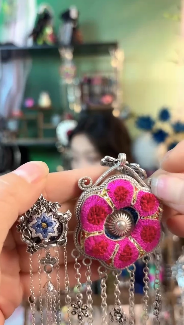 织绣?**?彩云南阁非遗老绣384