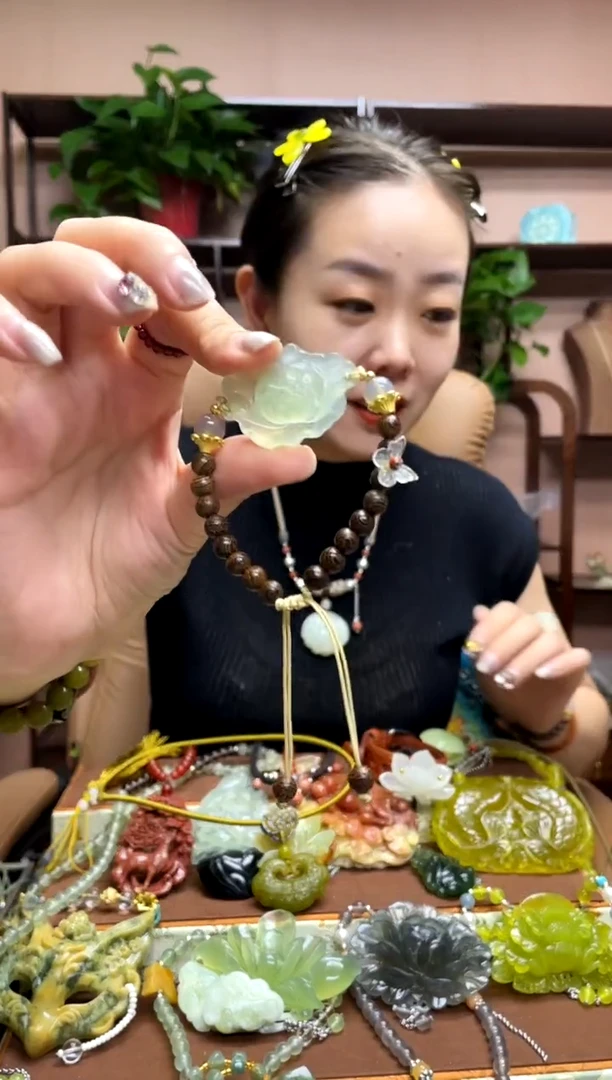 未镶嵌岫玉吊坠多样性发货发其中之一