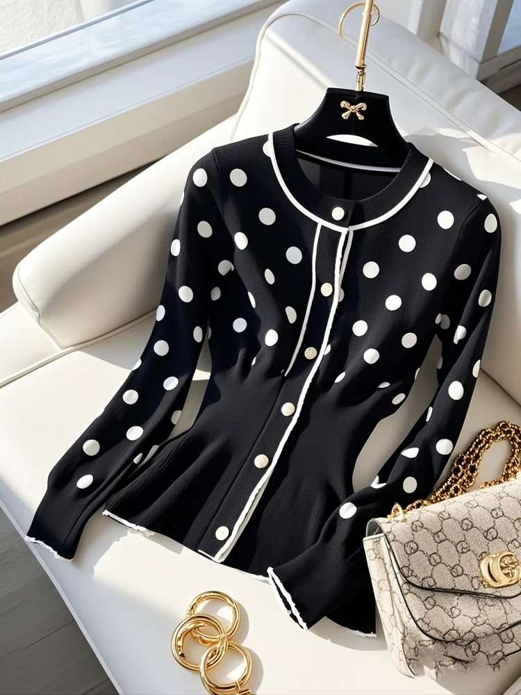 今年爆款独特漂亮小毛衣女2025春季高级感超好看黑色波点针织开衫