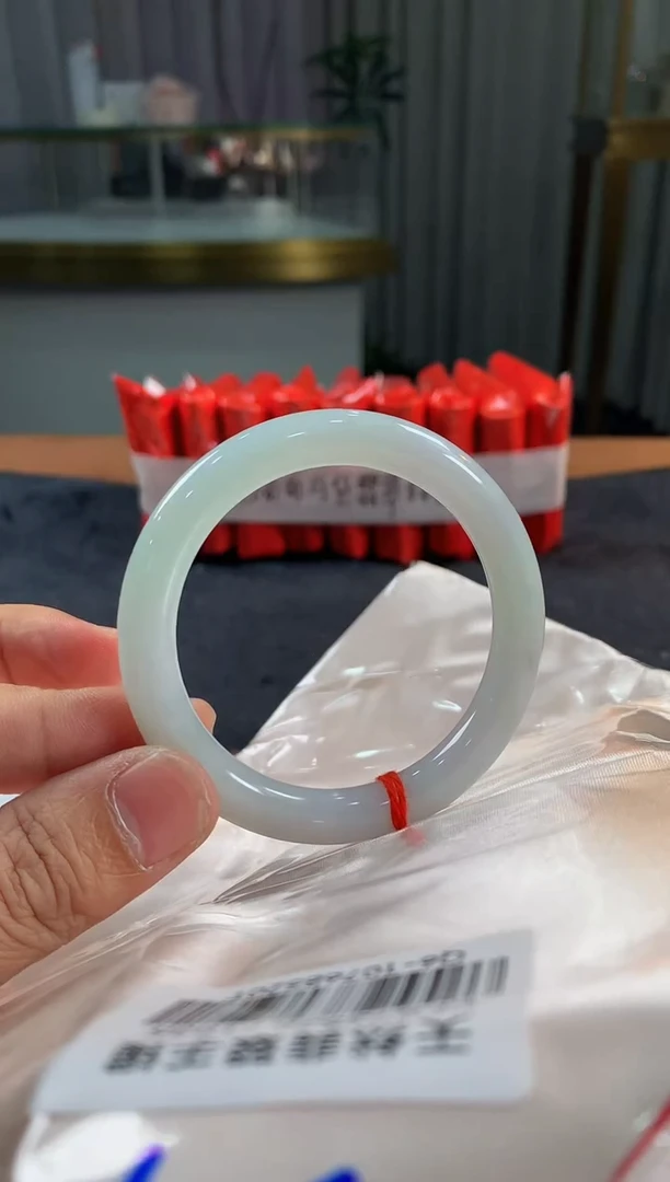 未镶嵌定制翡翠5068毛货不退不换  53-55圈