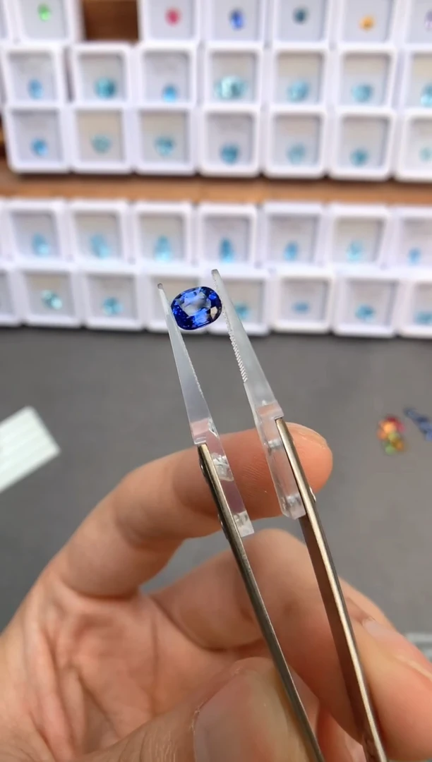 未镶嵌裸石定制蓝宝石1.66ct 老烧皇家蓝