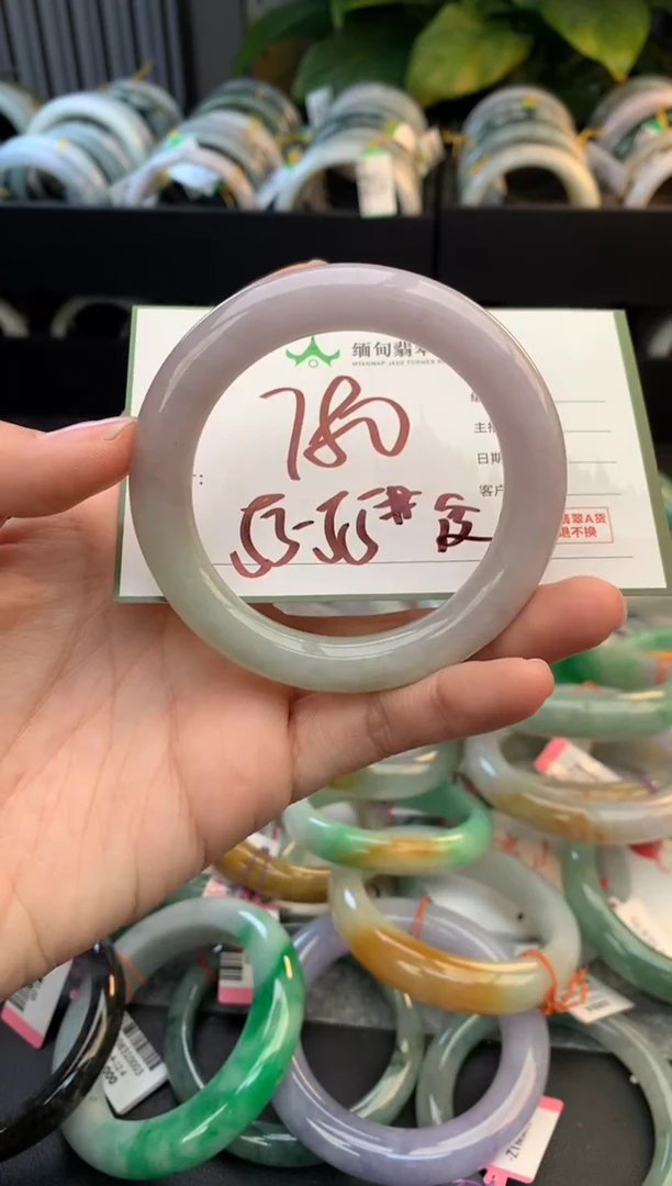 未镶嵌定制翡翠毛货需精细抛光+多人