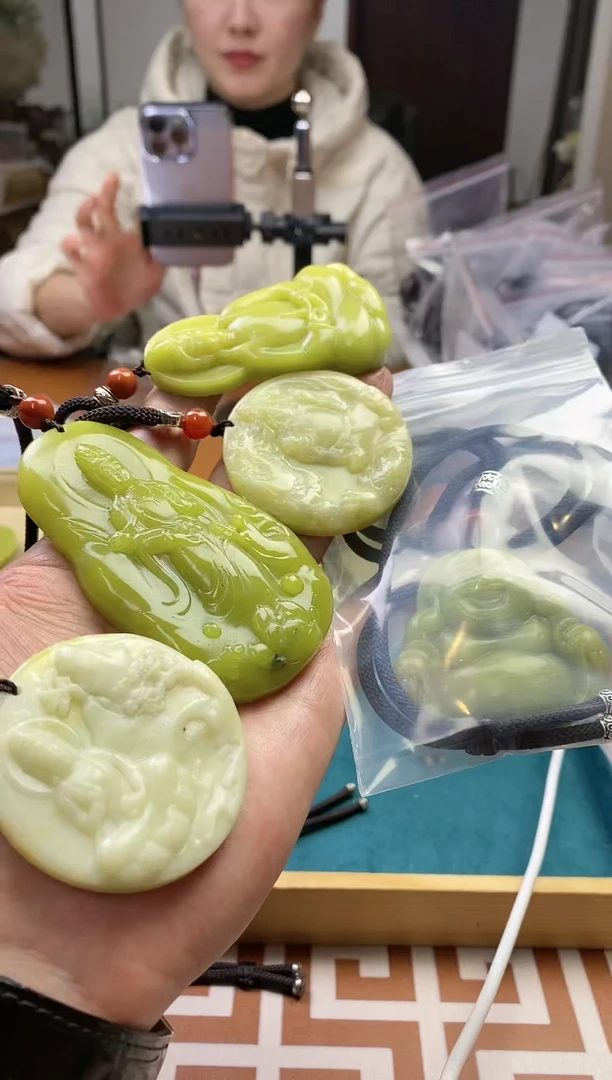 【闪购商品】蛇纹石玉其它未镶嵌多样性发货一个
