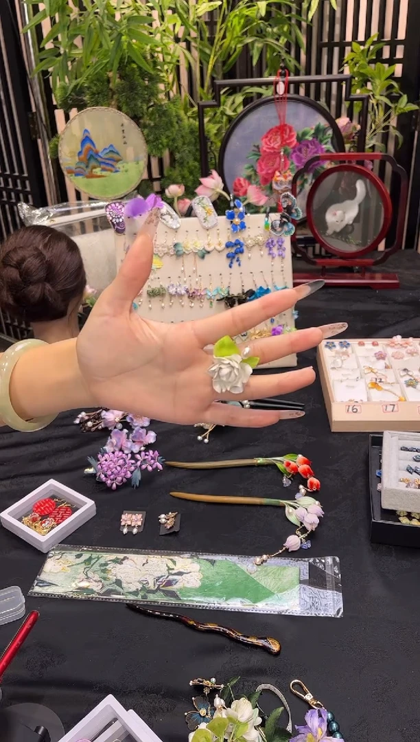 织绣?**?非遗苏绣手工饰品