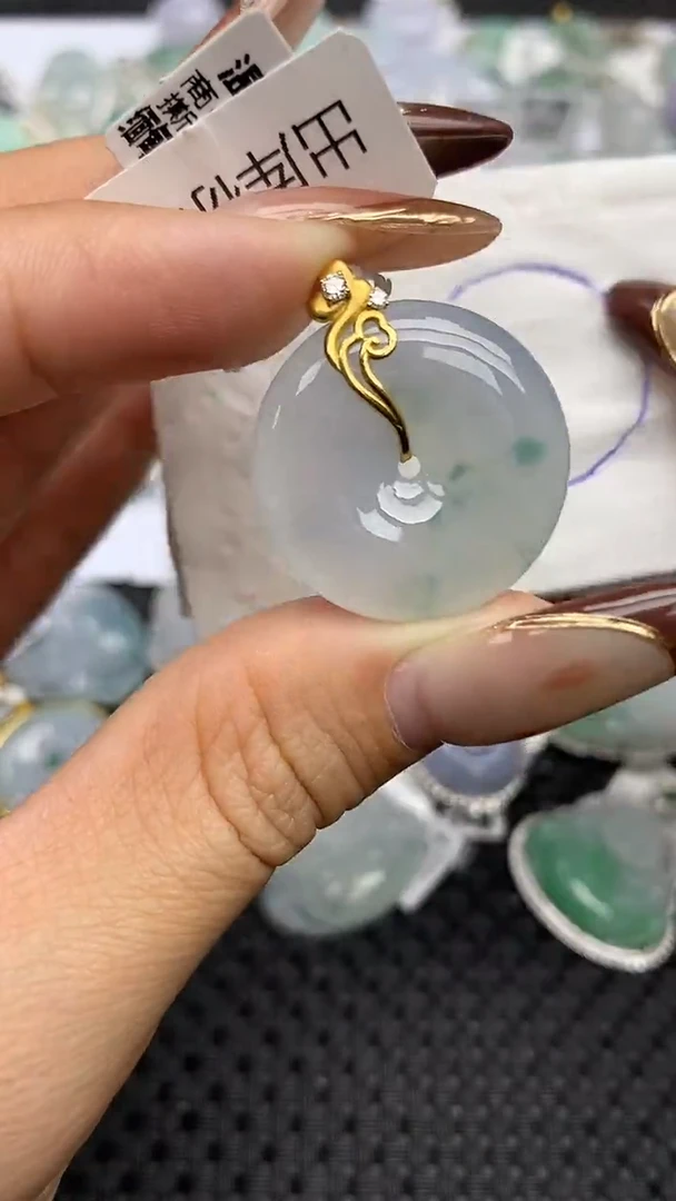 颈饰18K金镶嵌翡翠   天然翡翠A货  百元以上9米证书费自理