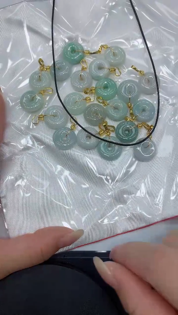 翡翠未镶嵌吊坠(赠链)翡翠平安扣多样随机发饰品