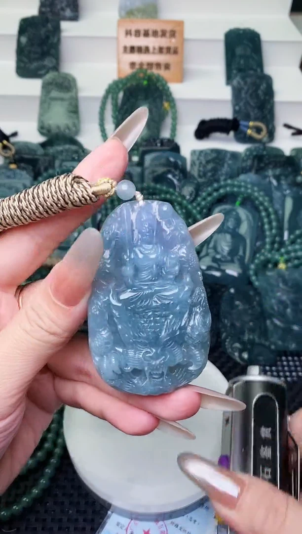 颈饰未镶嵌翡翠