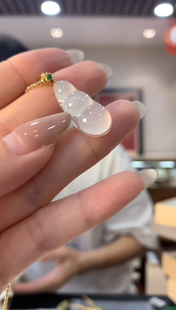 吊坠(不含链)18K金镶嵌翡翠豆子