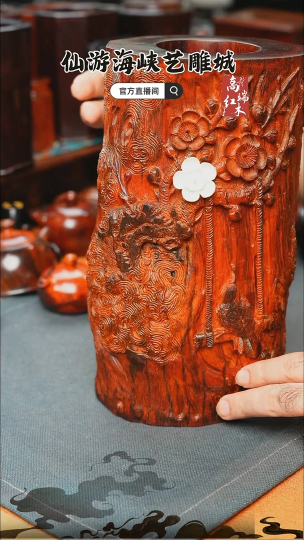 紫檀木类端景台小叶紫檀笔筒