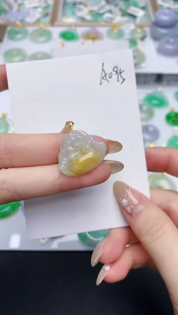 翡翠18K金镶嵌颈饰天然缅甸翡翠A货
