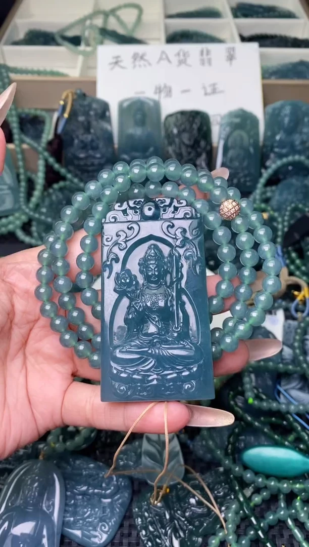 翡翠未镶嵌颈饰漂****人