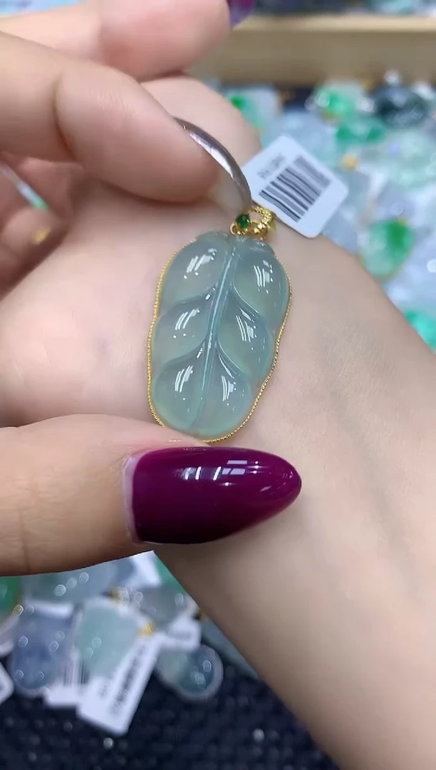 翡翠18K金镶嵌颈饰111111111111