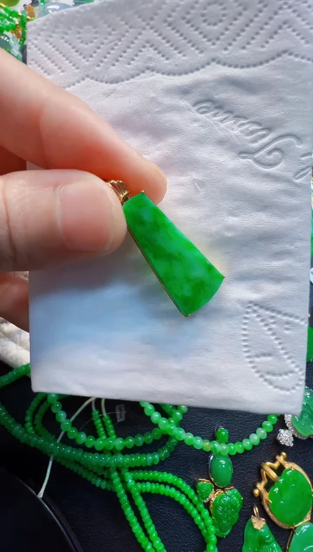 翡翠18K金镶嵌吊坠(不含链)1200