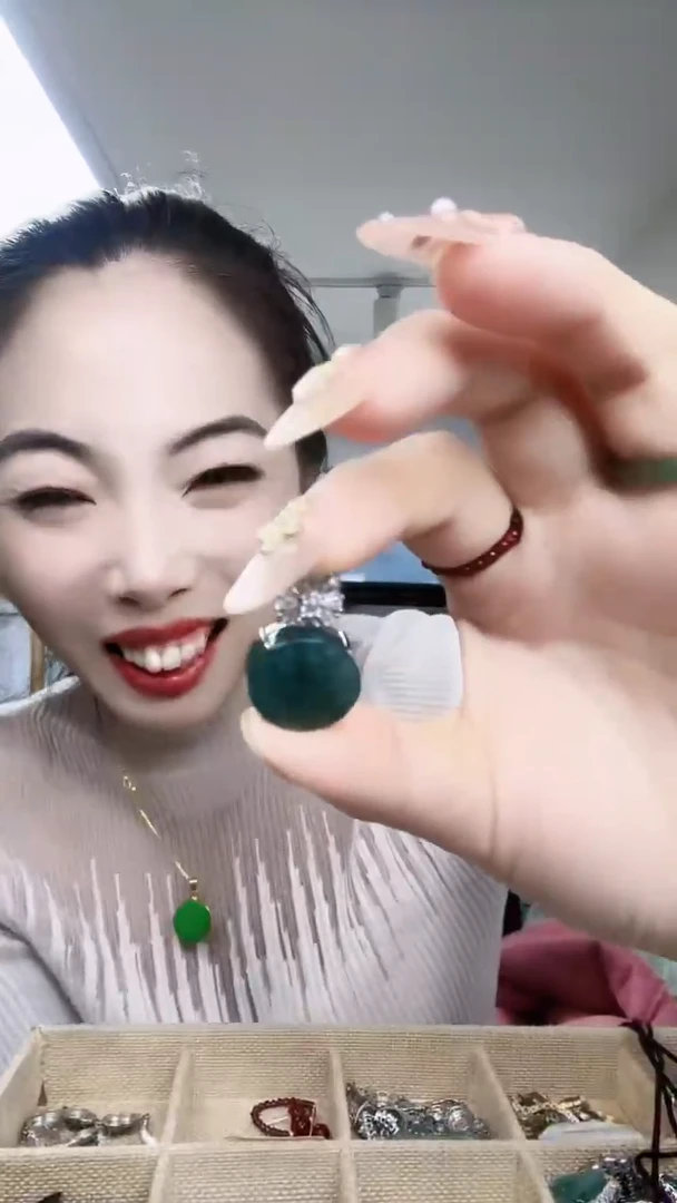 【闪购商品】翡翠颈饰未镶嵌无事牌