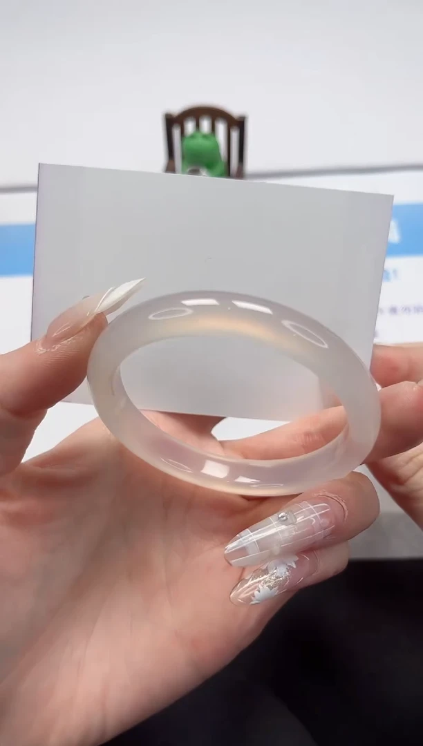 【闪购商品】石英质玉手镯未镶嵌V118-54.7