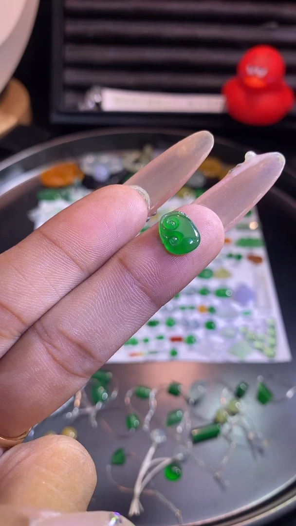 翡翠挂件未镶嵌如意