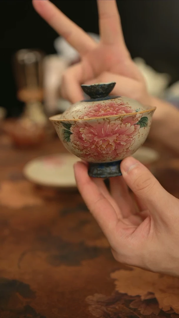 摩吉陶陶闪拍链接 牡丹花焦糖釉花口盖碗